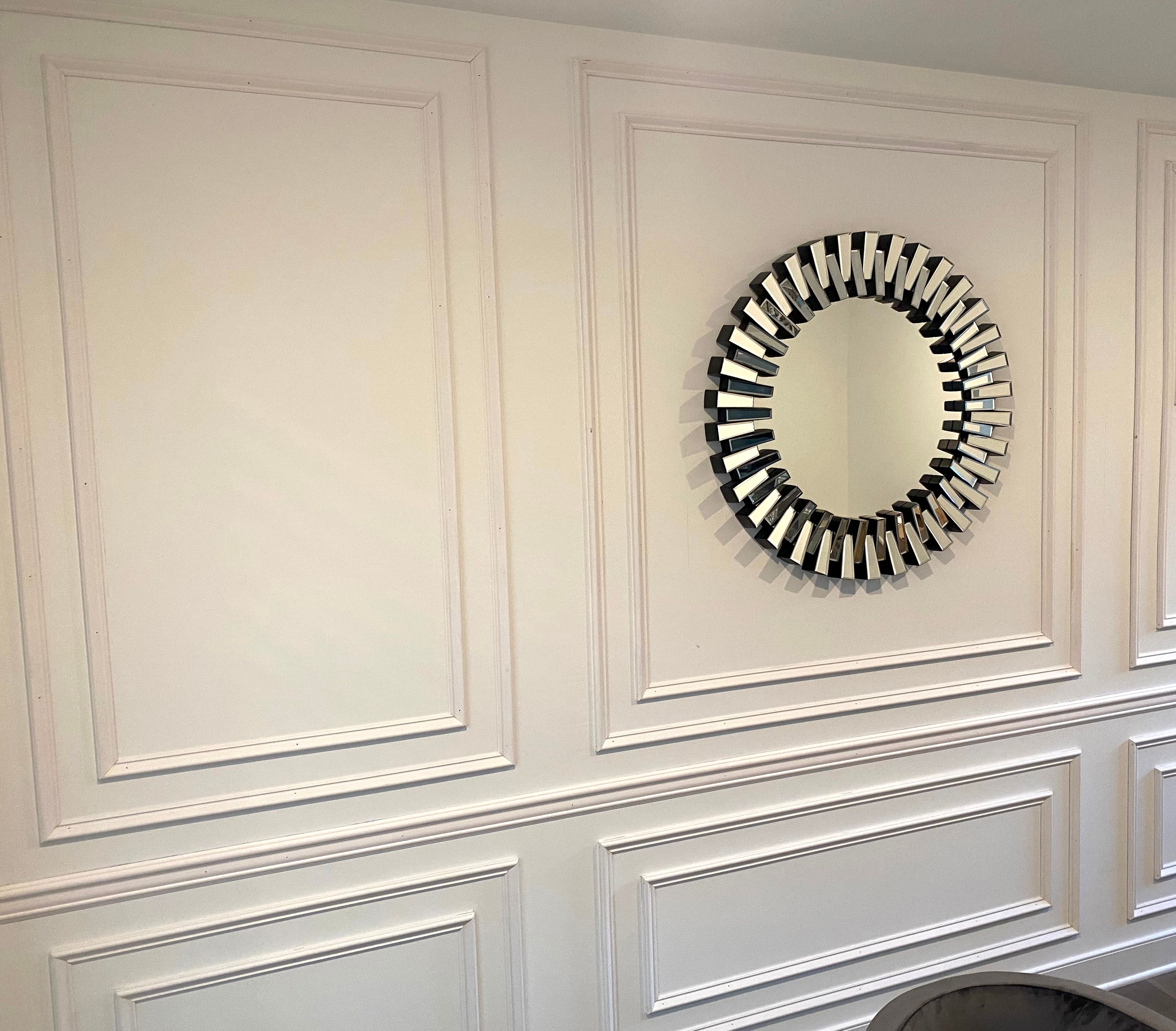Elegant dining room mouldings